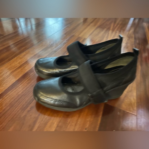 Easy Spirit Black Platform Shoes - Picture 3 of 6